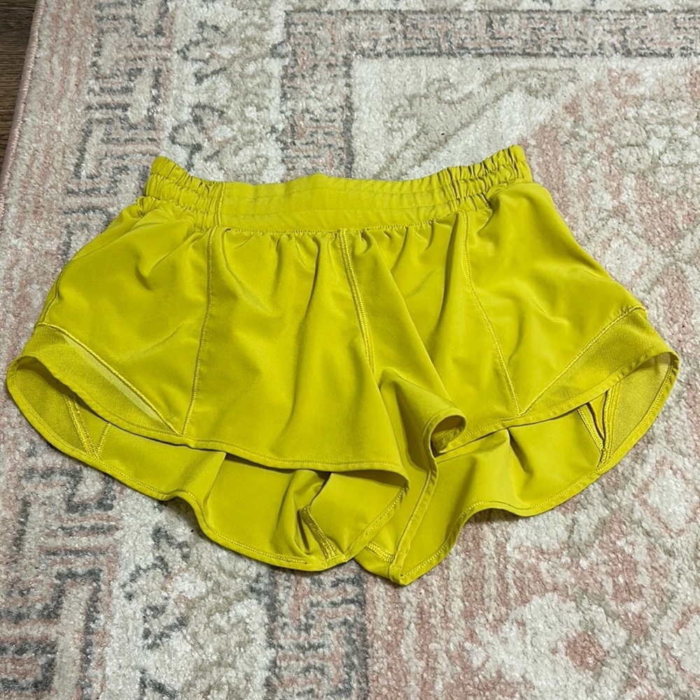 Lululemon size 6 hotty hot low rise 2.5 gold/yellow shorts